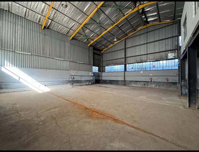 249M² WAREHOUSE TO LET IN MANUFACTA